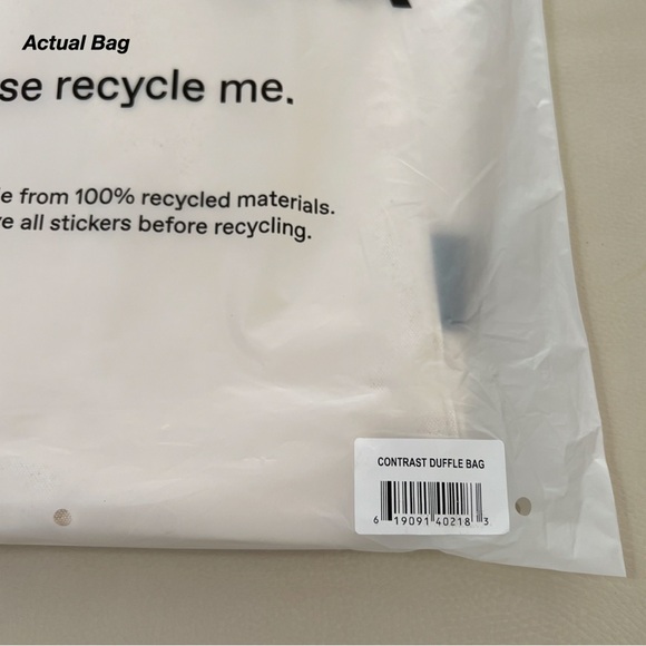 NWT: ADANOLA CONTRAST CANVAS DUFFLE BAG IN CREME/NAVY (O/S) - Picture 4 of 8